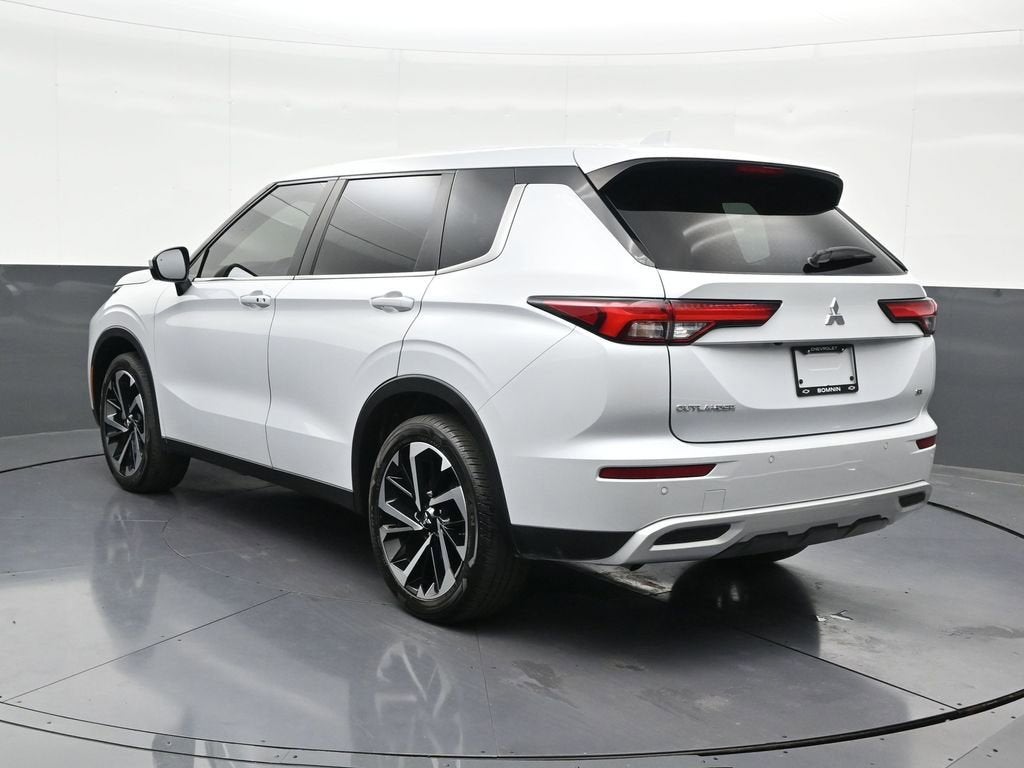 2024 Mitsubishi Outlander SE
