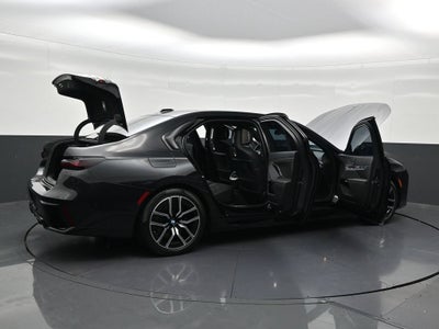 2025 BMW 740i xDrive
