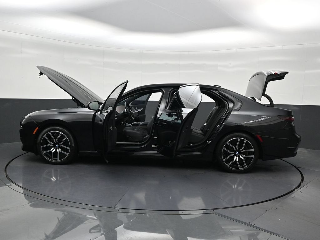 2025 BMW 740i xDrive