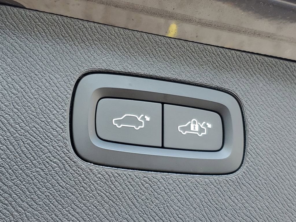 2023 Volvo XC90 Plus