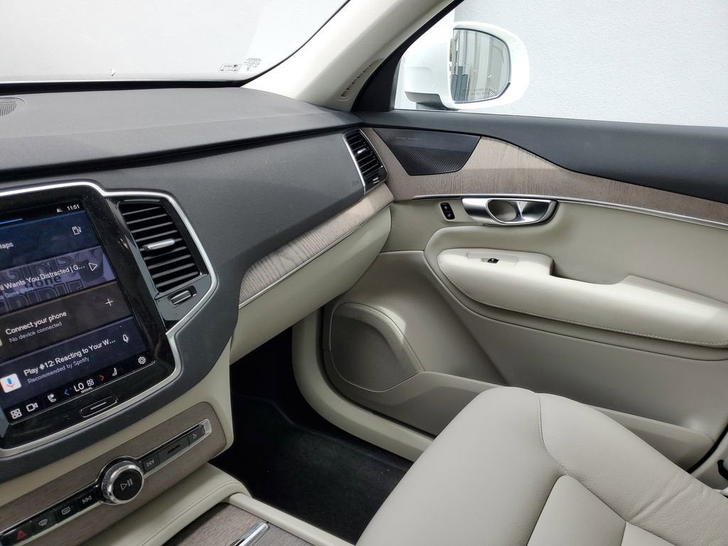 2024 Volvo XC90 Plus Bright Theme