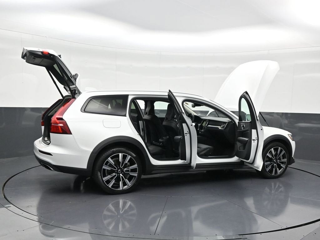 2022 Volvo V60 Cross Country 4DR AWD T5