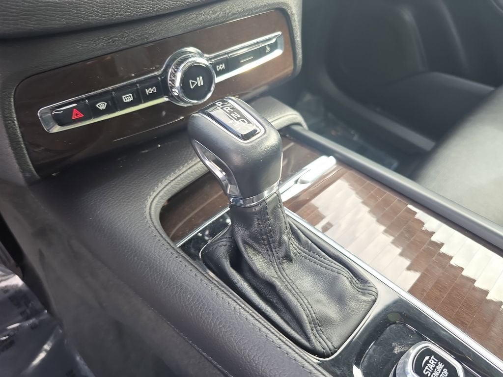 2019 Volvo XC90 Momentum