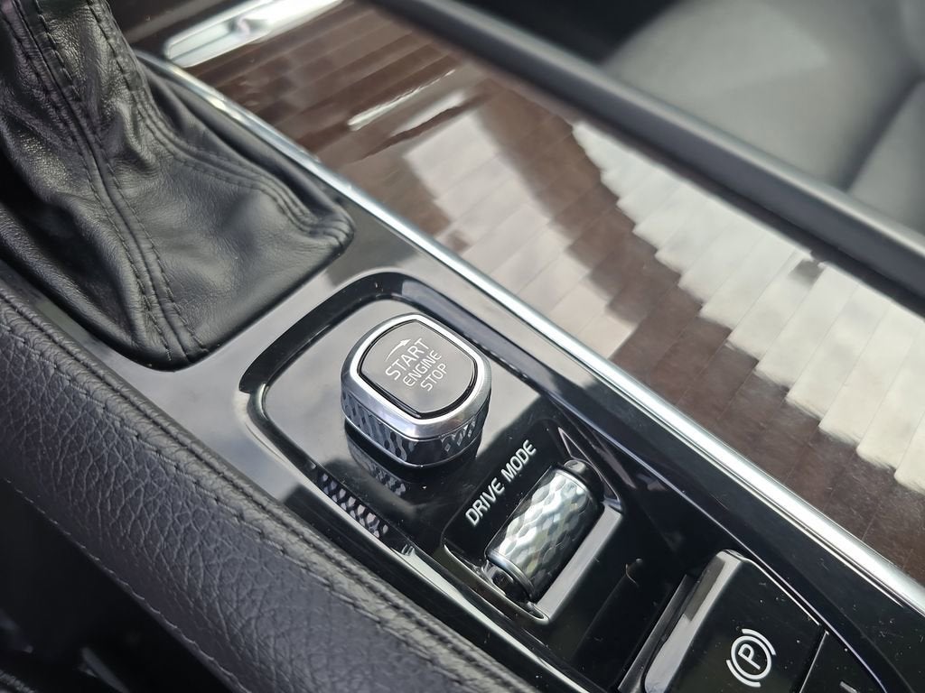 2019 Volvo XC90 Momentum