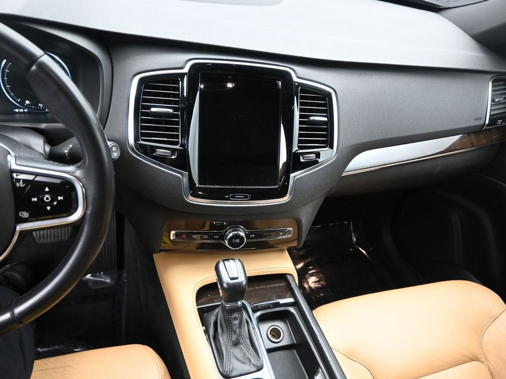 2016 Volvo XC90 T6 Momentum