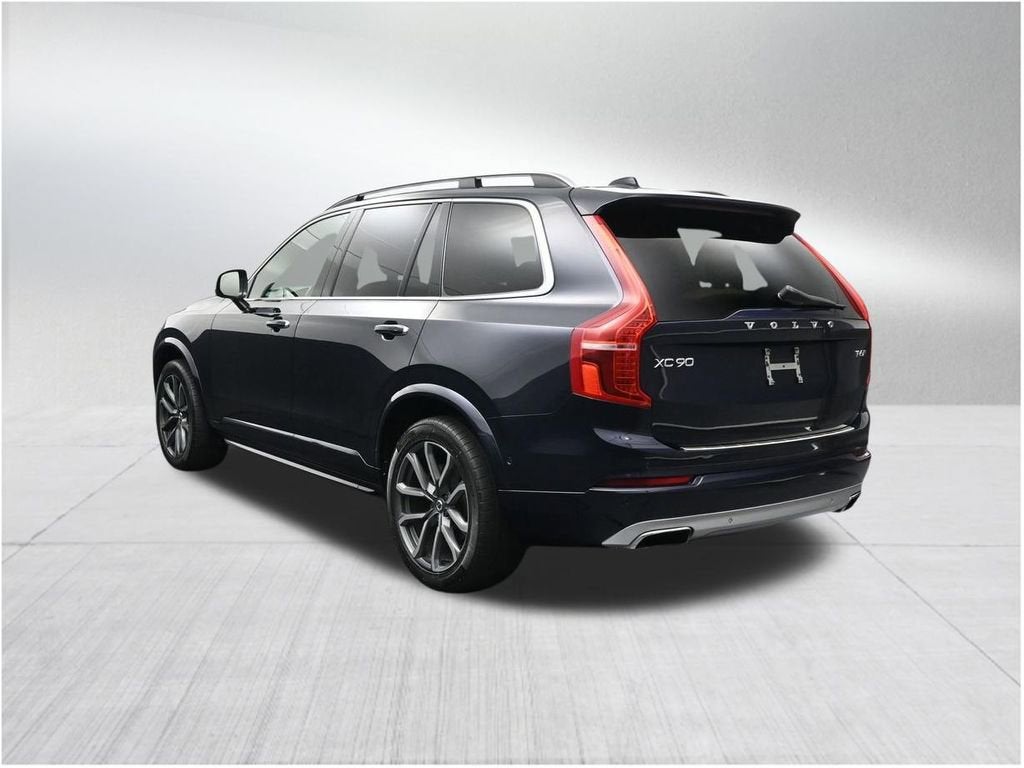 2016 Volvo XC90 T6 Momentum