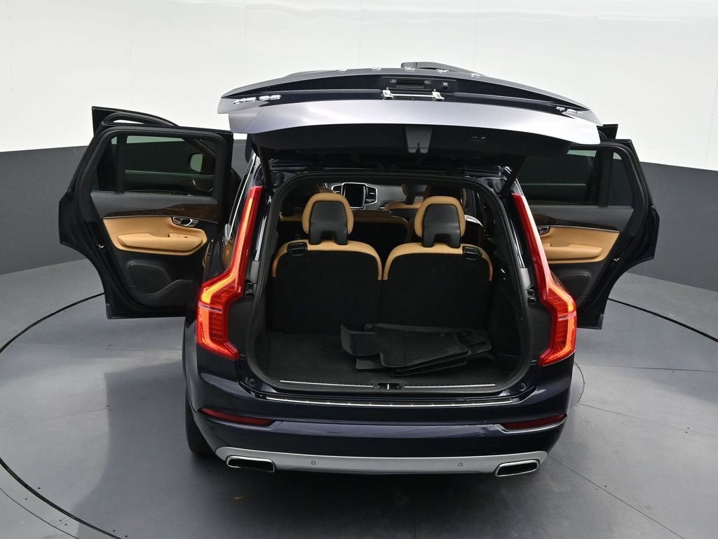 2016 Volvo XC90 T6 Momentum
