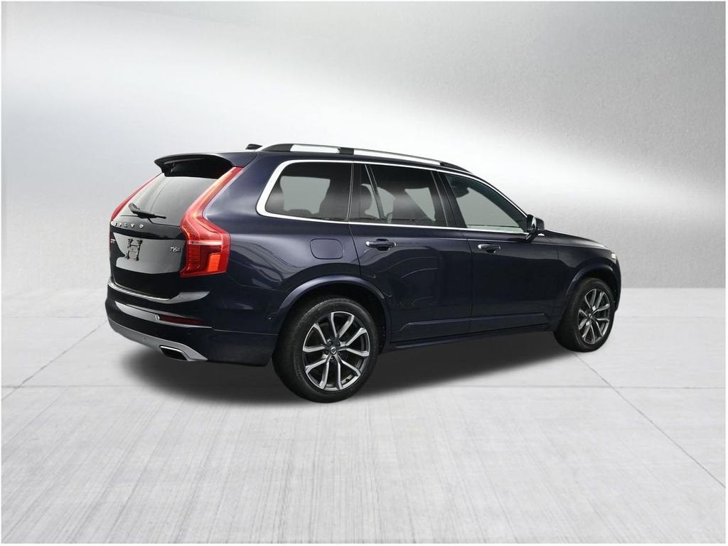 2016 Volvo XC90 T6 Momentum