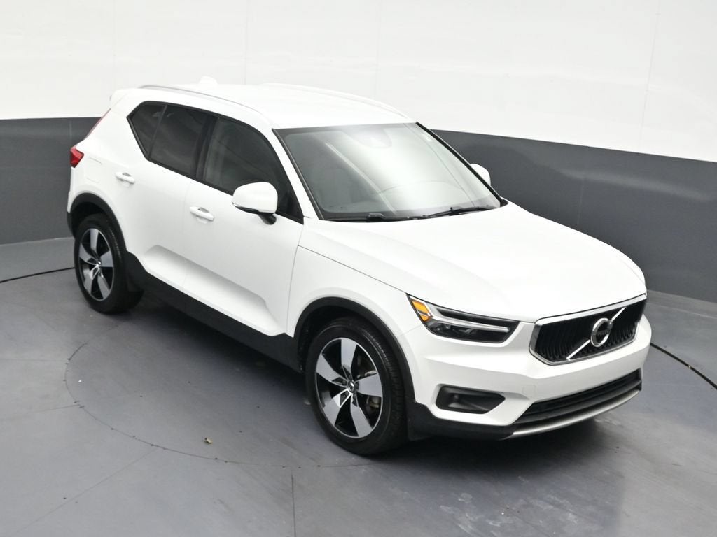 2021 Volvo XC40 Momentum