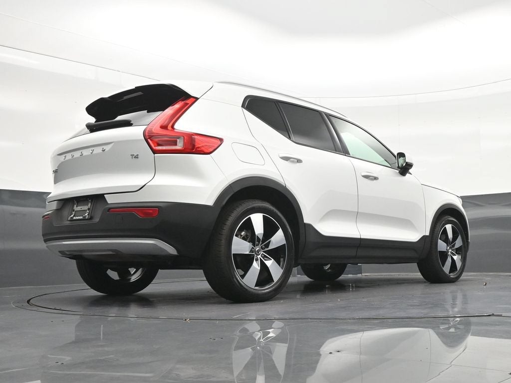 2021 Volvo XC40 Momentum