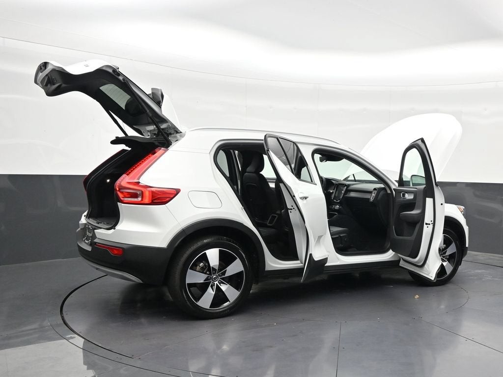 2021 Volvo XC40 Momentum