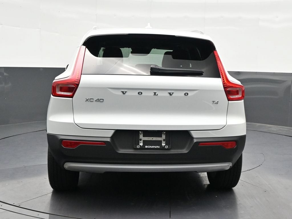 2021 Volvo XC40 Momentum