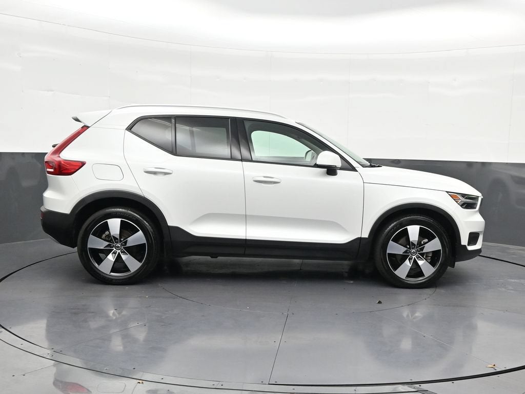 2021 Volvo XC40 Momentum
