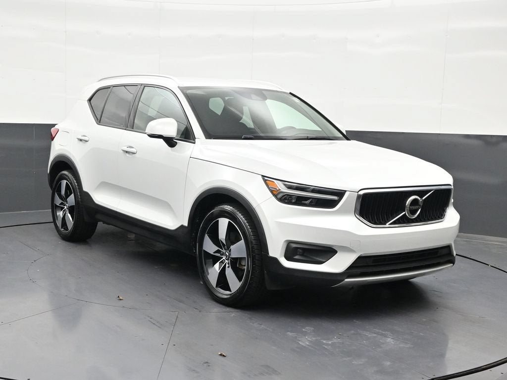 2021 Volvo XC40 Momentum