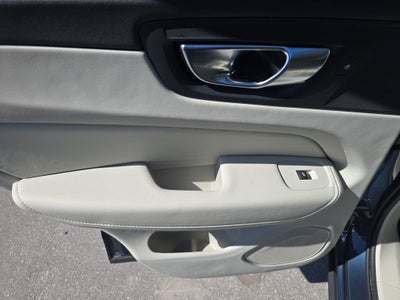 2024 Volvo XC60 Recharge Plug-In Hyb Plus Dark Theme