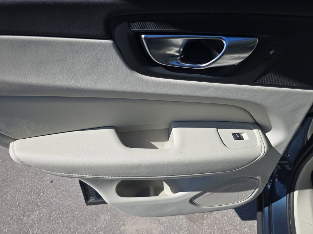 2024 Volvo XC60 Recharge Plug-In Hyb Plus Dark Theme