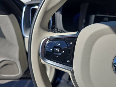 2024 Volvo XC60 Recharge Plug-In Hyb Plus Dark Theme