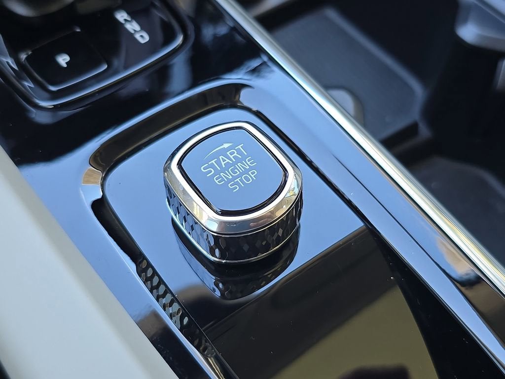 2024 Volvo XC60 Recharge Plug-In Hyb Plus Dark Theme