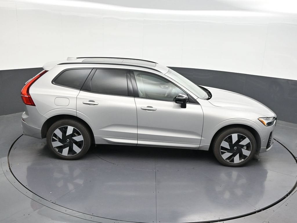 2024 Volvo XC60 Recharge Plug-In Hybrid T8 Ultimate Dark Theme