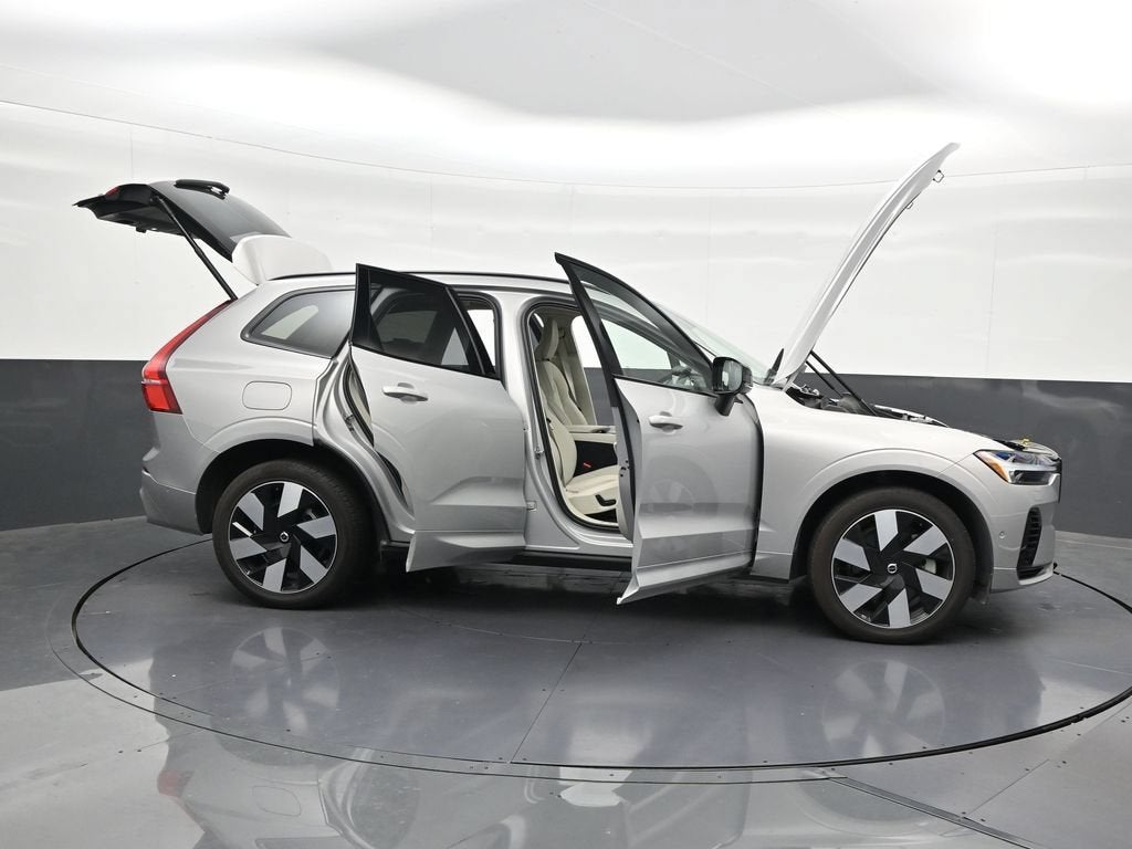 2024 Volvo XC60 Recharge Plug-In Hybrid T8 Ultimate Dark Theme