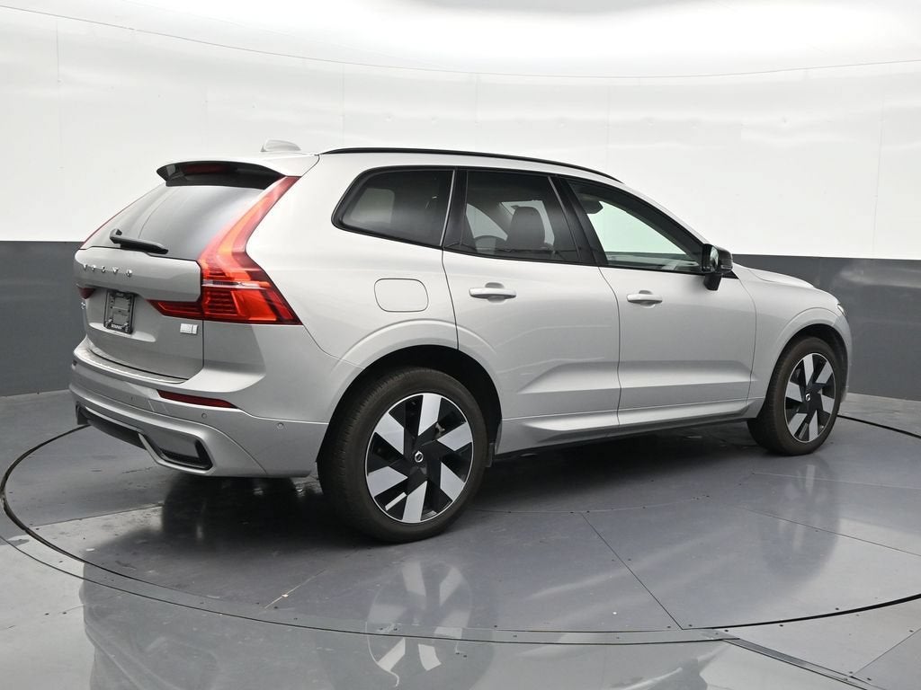 2024 Volvo XC60 Recharge Plug-In Hybrid T8 Ultimate Dark Theme
