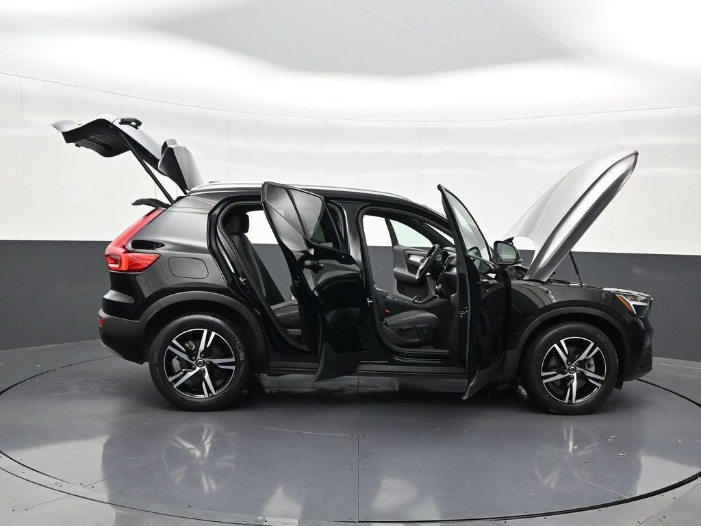 2023 Volvo XC40 Core
