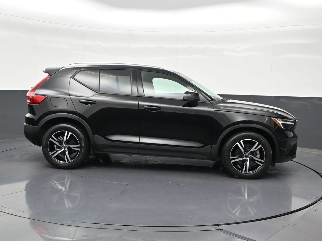 2023 Volvo XC40 Core