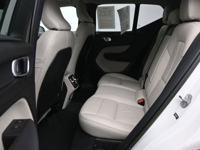 2023 Volvo XC40 Plus Bright Theme