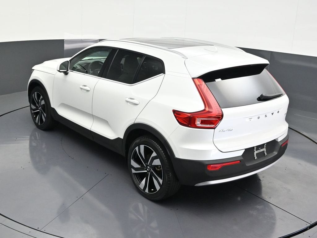 2023 Volvo XC40 Plus Bright Theme