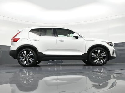 2023 Volvo XC40 Plus Bright Theme