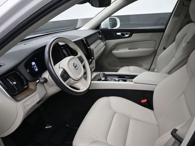 2022 Volvo XC60 Momentum