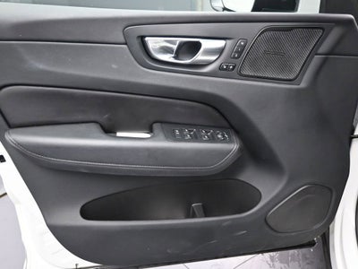 2023 Volvo XC60 Plus Dark Theme