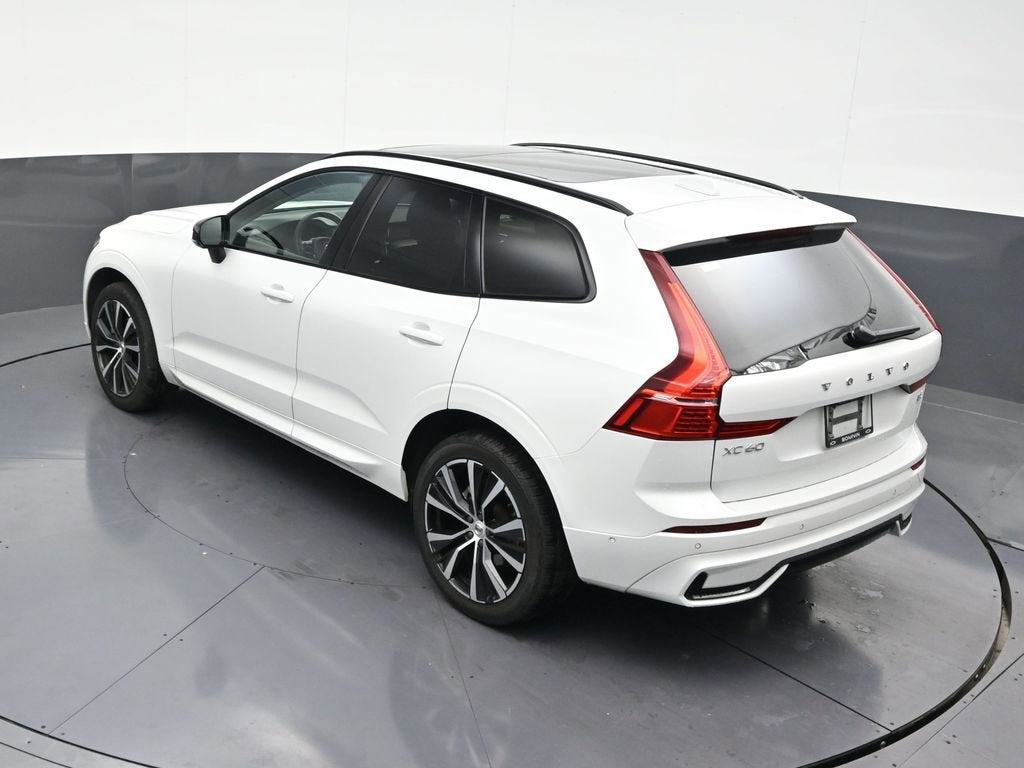 2023 Volvo XC60 Plus Dark Theme