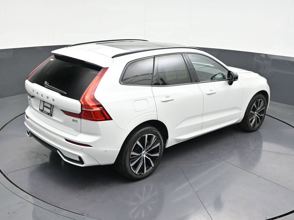 2023 Volvo XC60 Plus Dark Theme