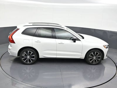 2023 Volvo XC60 Plus Dark Theme