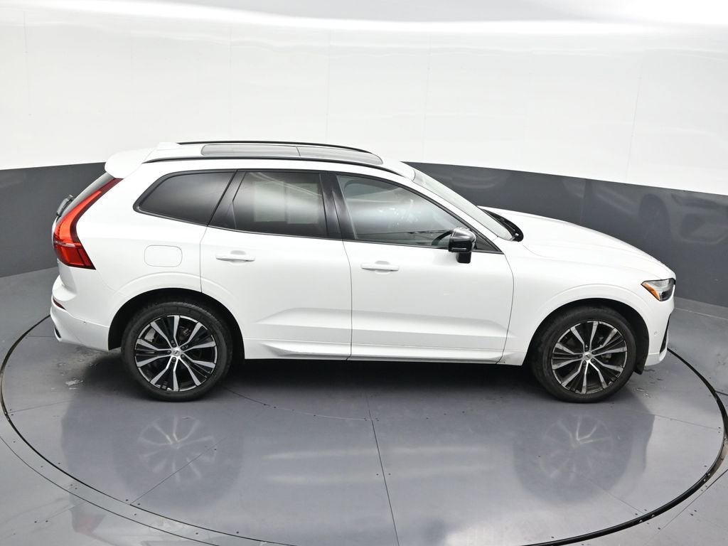 2023 Volvo XC60 Plus Dark Theme