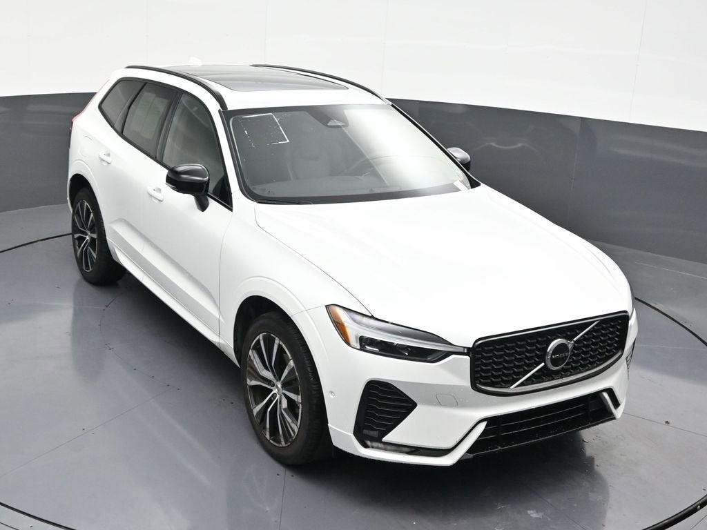 2023 Volvo XC60 Plus Dark Theme