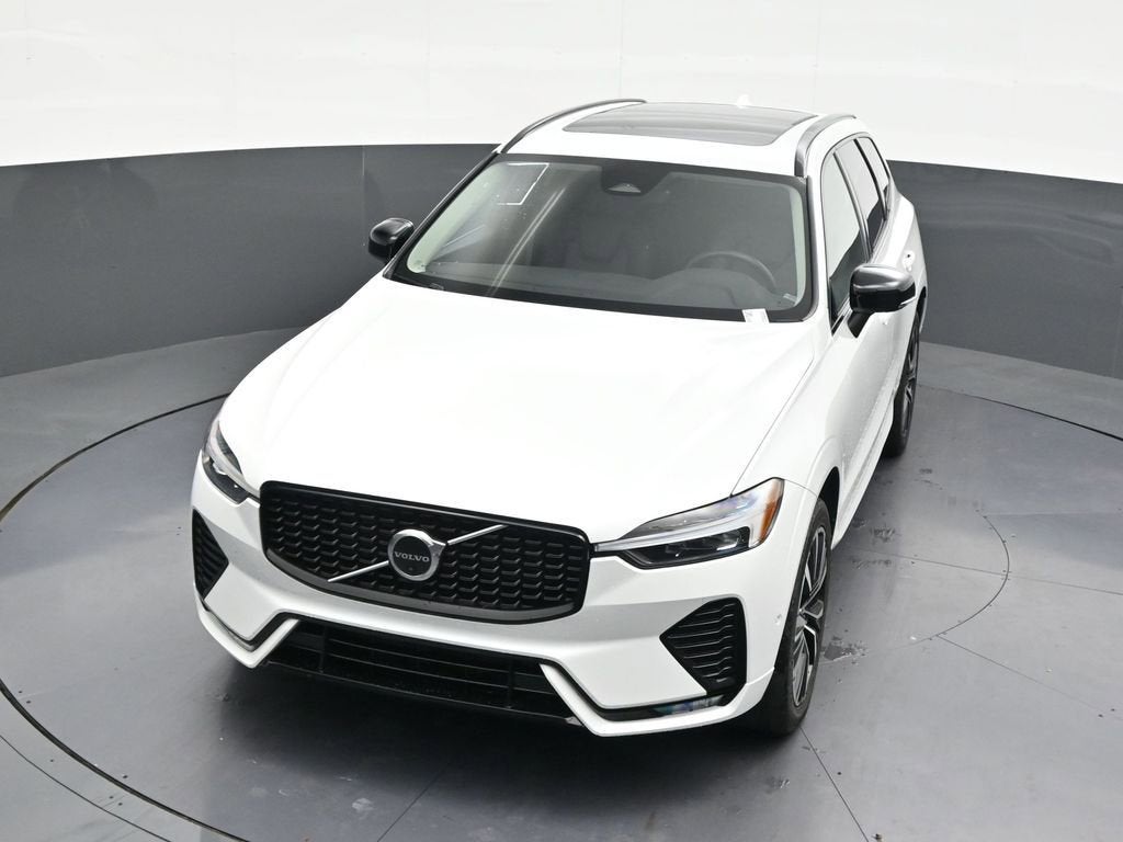 2023 Volvo XC60 Plus Dark Theme