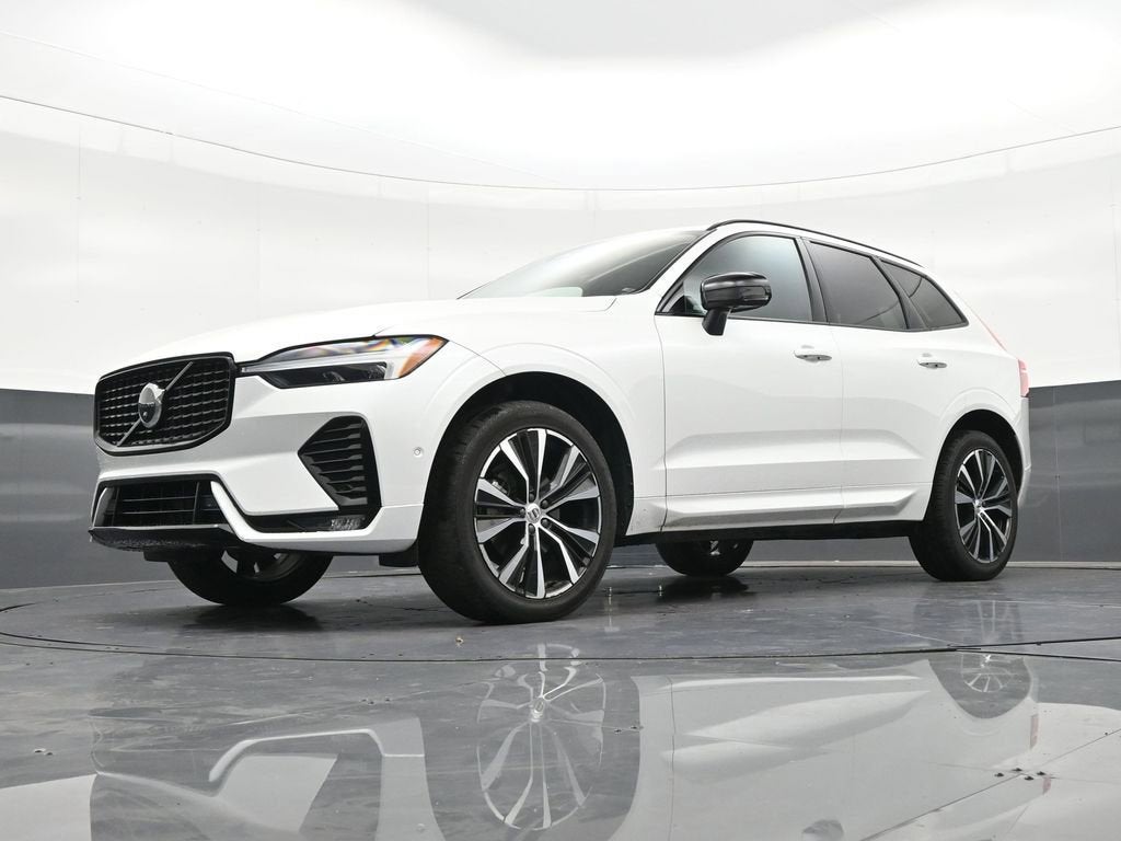2023 Volvo XC60 Plus Dark Theme
