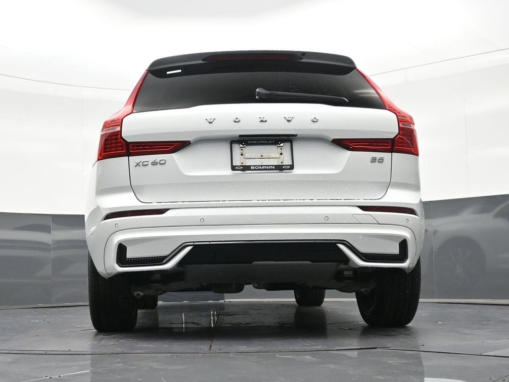 2023 Volvo XC60 Plus Dark Theme