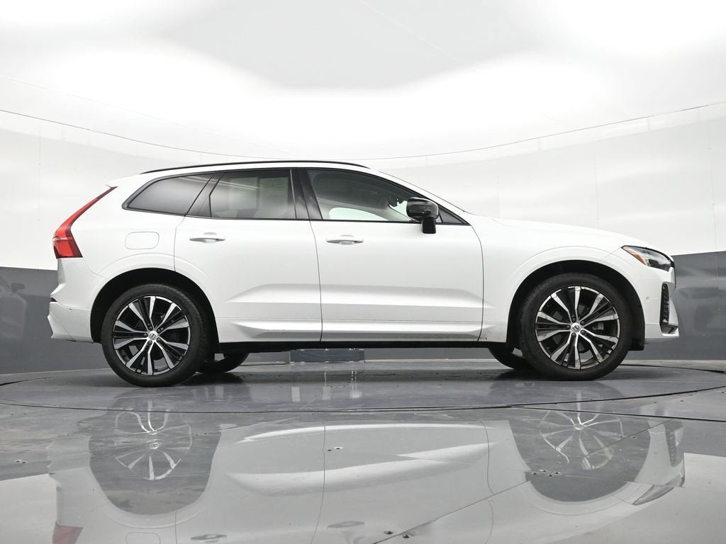 2023 Volvo XC60 Plus Dark Theme