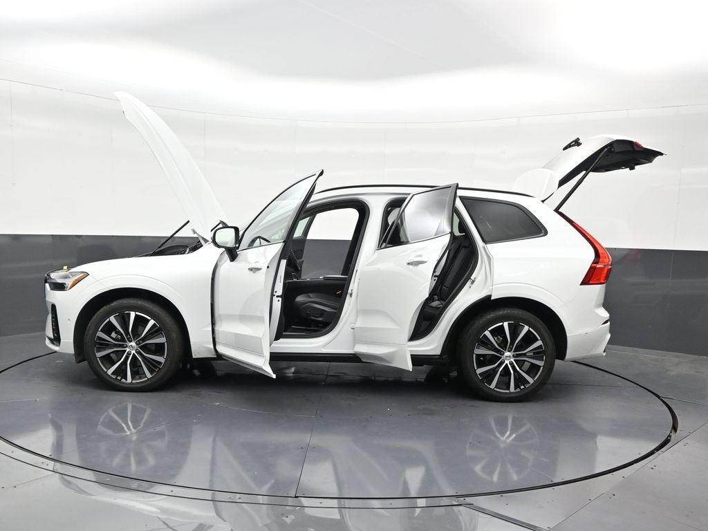 2023 Volvo XC60 Plus Dark Theme