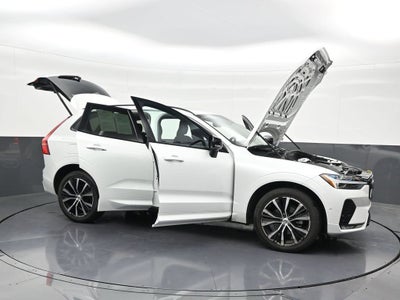 2023 Volvo XC60 Plus Dark Theme