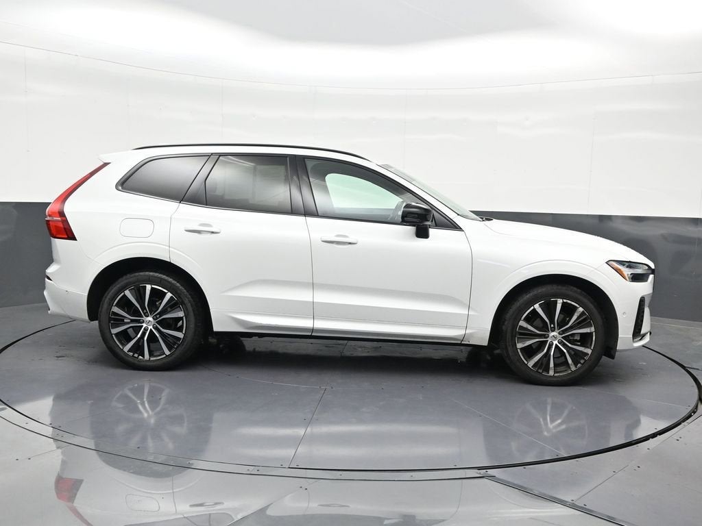 2023 Volvo XC60 Plus Dark Theme