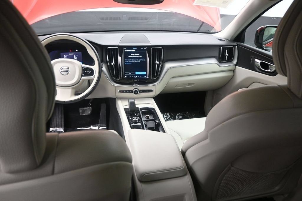 2024 Volvo XC60 Core Dark Theme