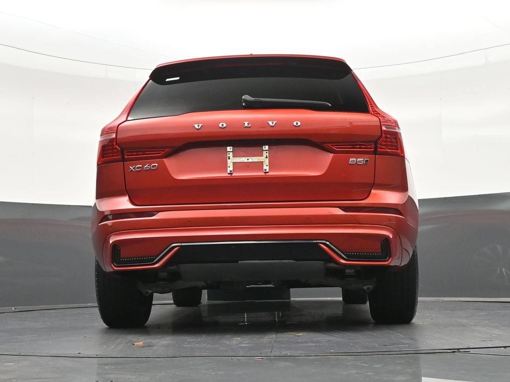 2024 Volvo XC60 Core Dark Theme