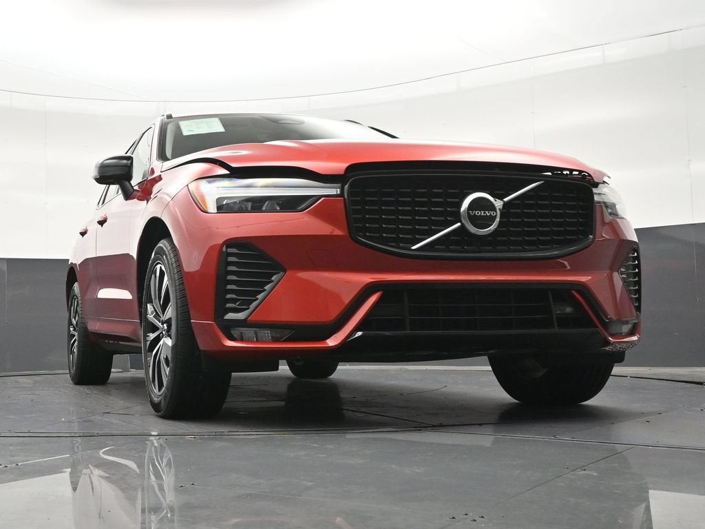 2024 Volvo XC60 Core Dark Theme