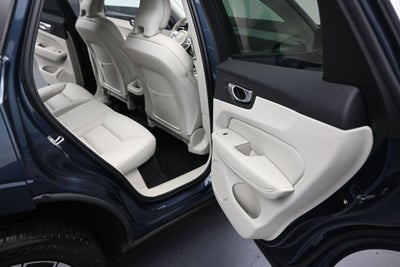 2024 Volvo XC60 B5 Core Dark Theme