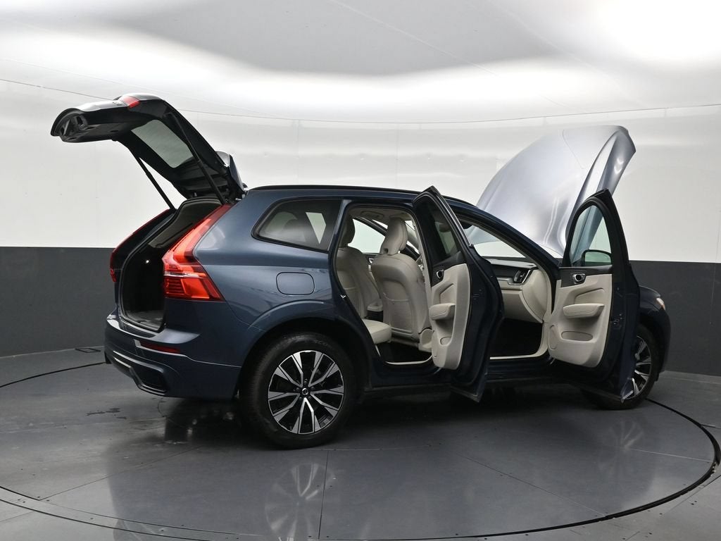 2024 Volvo XC60 B5 Core Dark Theme