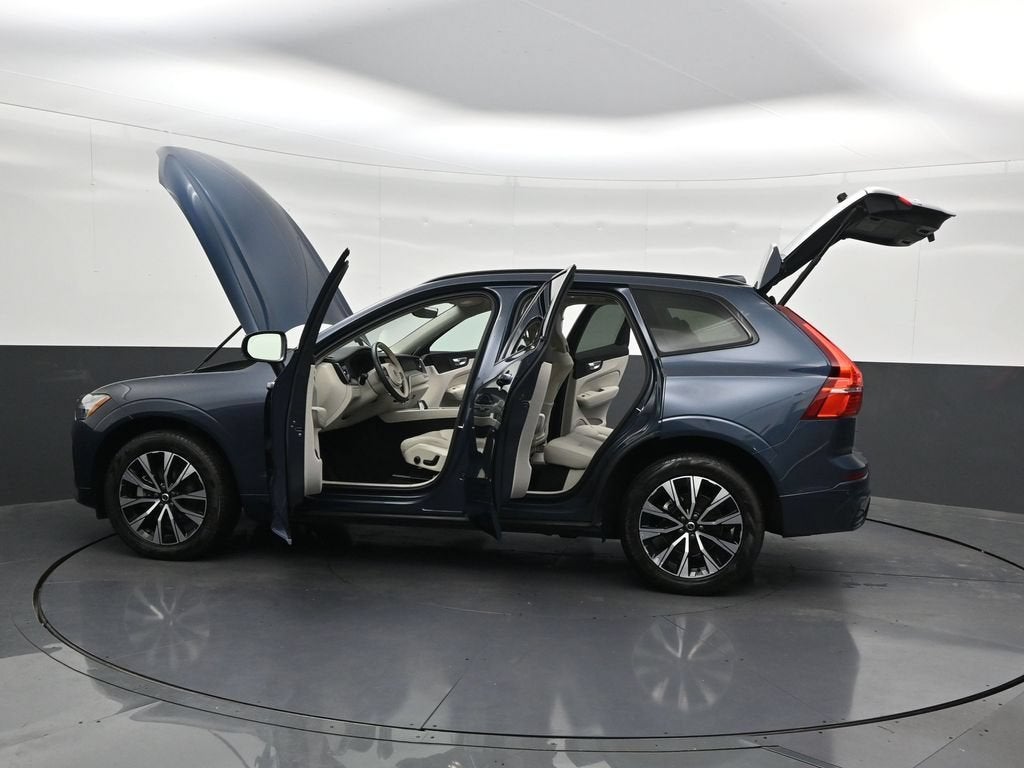 2024 Volvo XC60 B5 Core Dark Theme